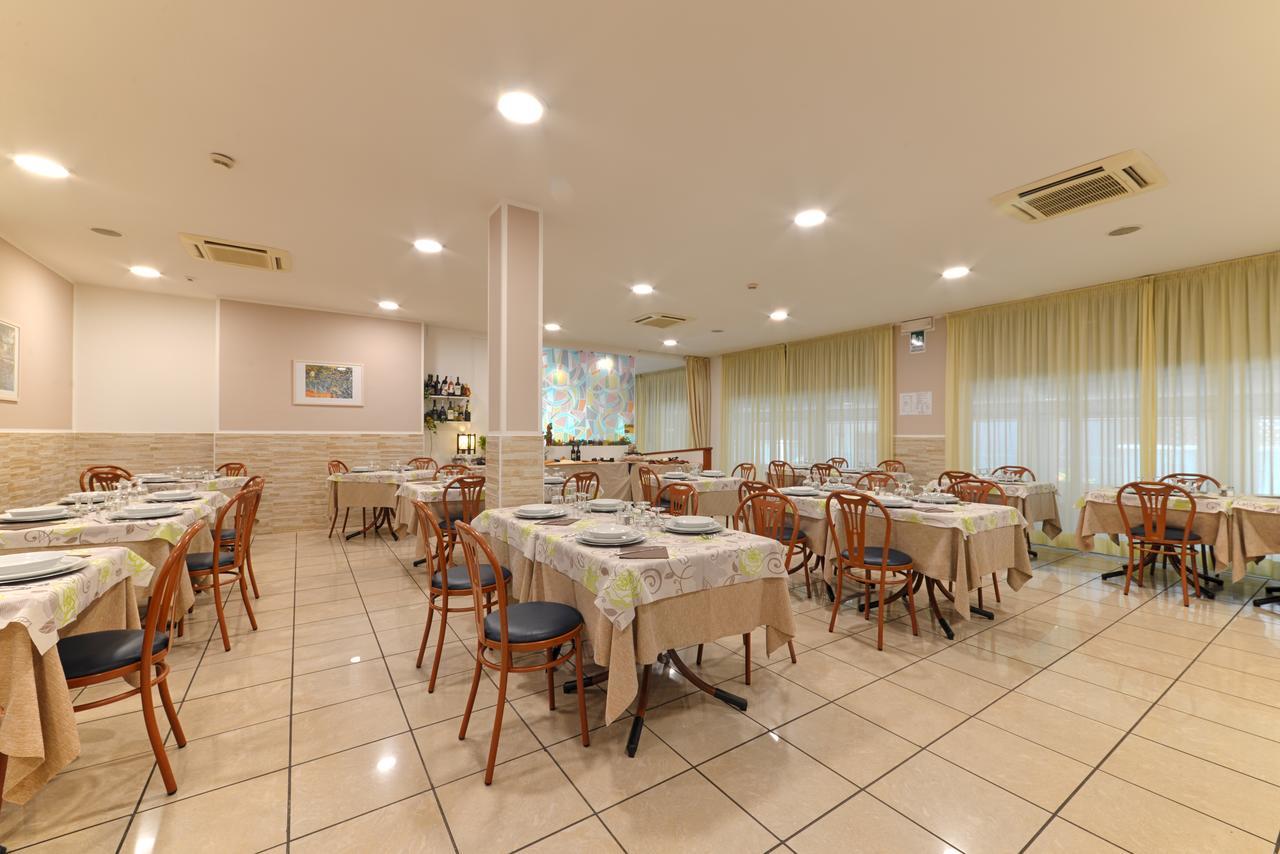 Hotel Taormina Ричоне Екстериор снимка