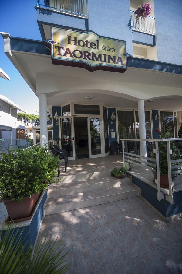 Hotel Taormina Ричоне Екстериор снимка