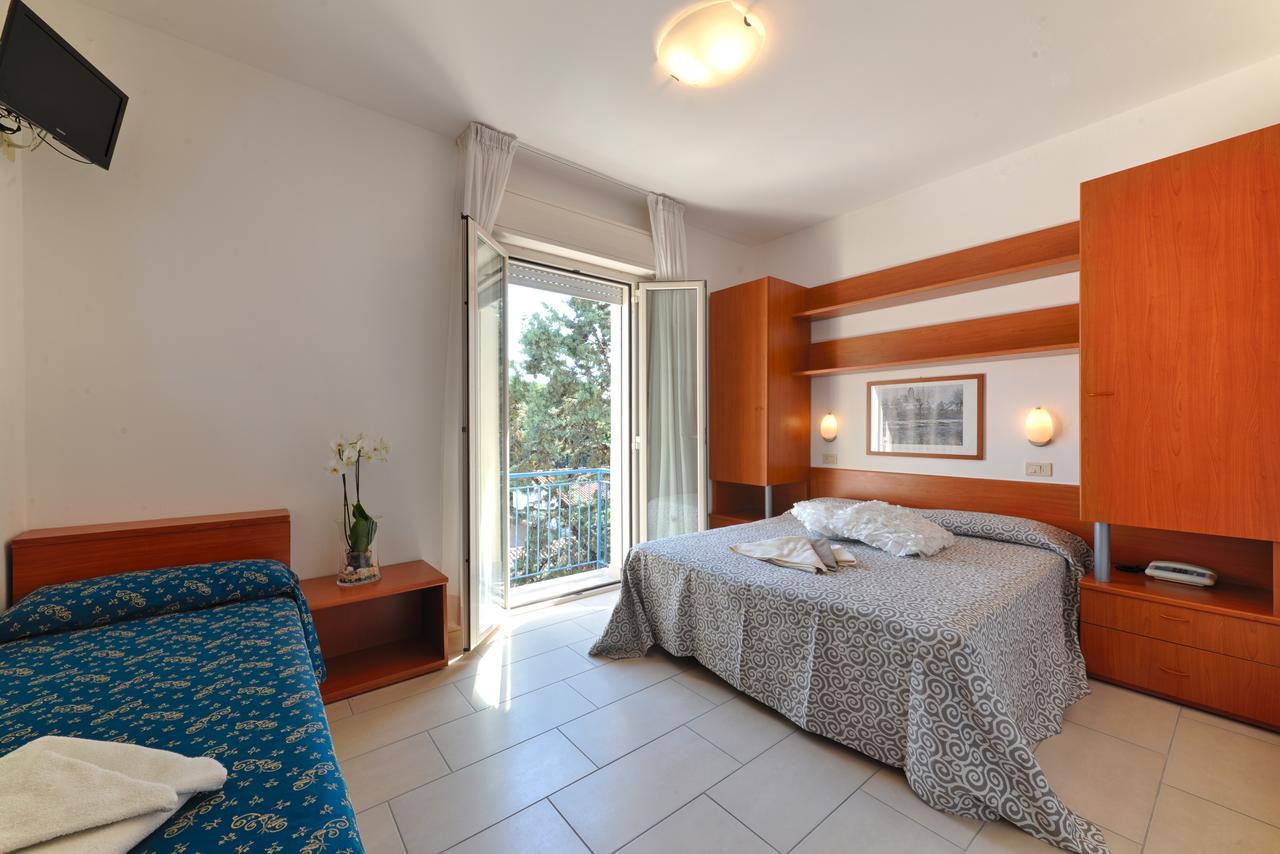 Hotel Taormina Ричоне Екстериор снимка