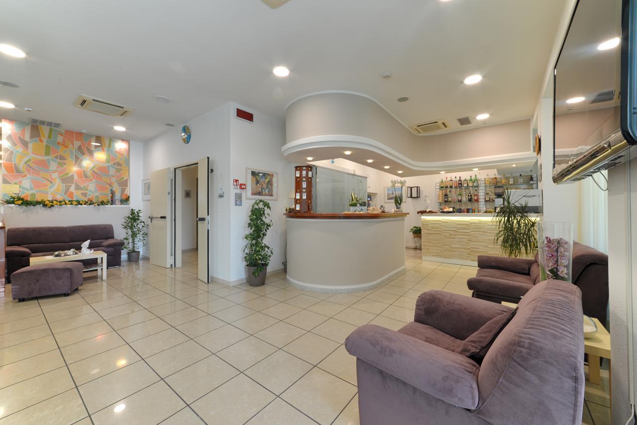 Hotel Taormina Ричоне Екстериор снимка